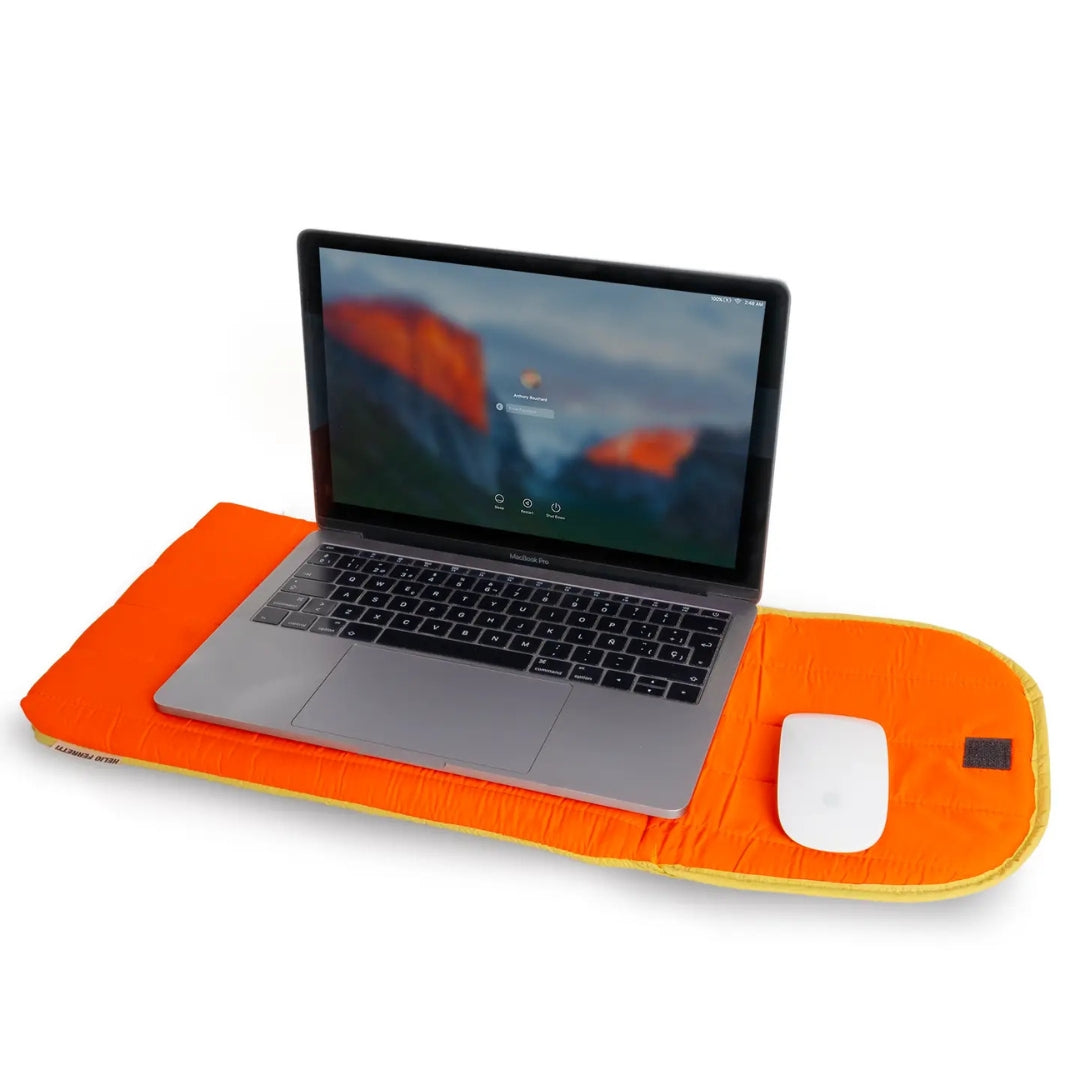 PopCush – Funda Acolchada de Diseño Exclusivo para Portátiles de 15" 🌈✨ (Naranja)